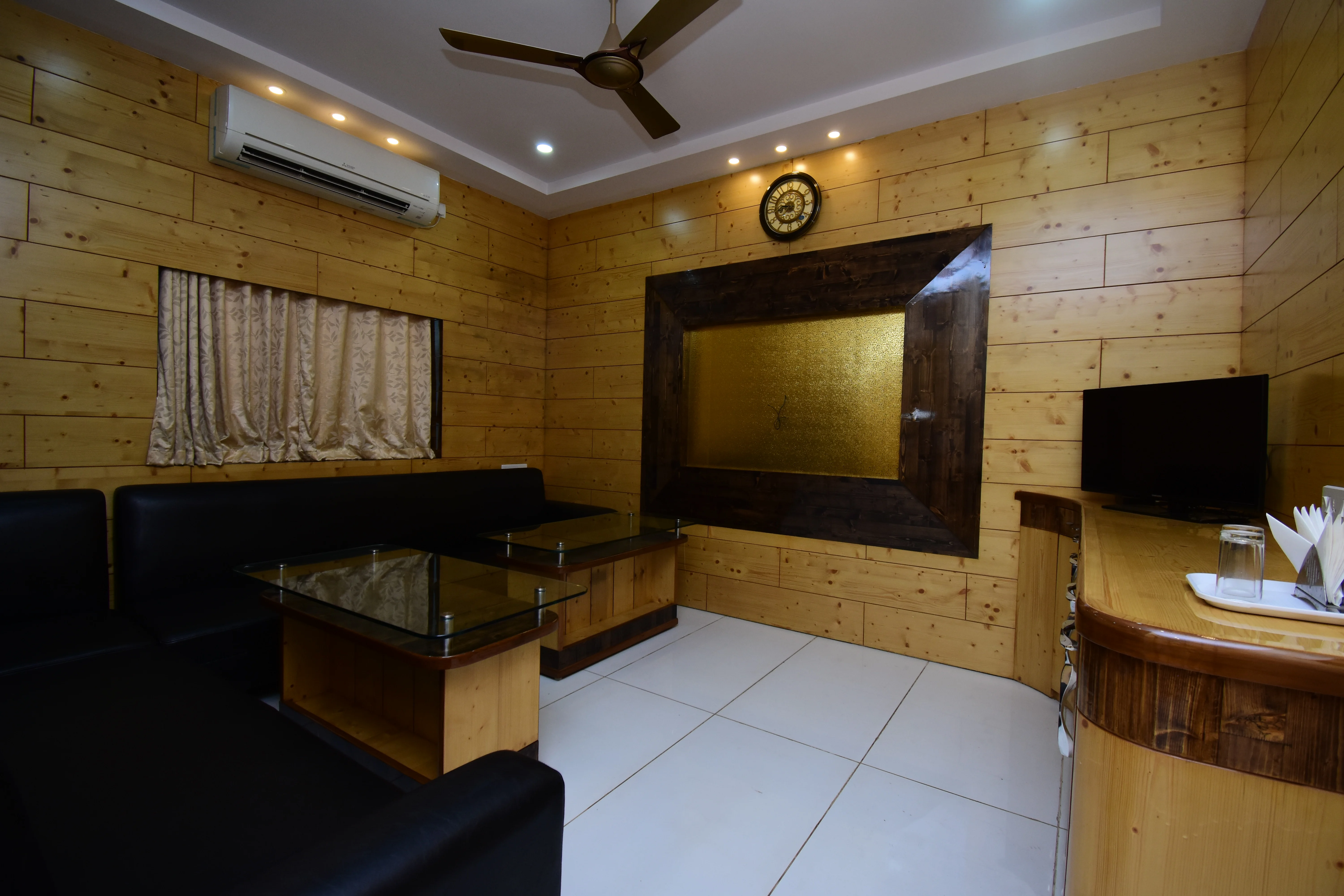 Executive Suit Room 3